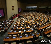 주호영 "4차지원금, 3차지급 효과 점검 후 재정 감당 범위 내 협조"