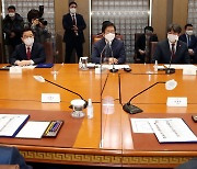 국민통합위원회 위촉식에서 발언하는 박병석 의장