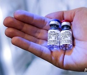 러시아 백신 '스푸트니크 V'의 반전.."91.6% 예방 효과, 유통도 용이"