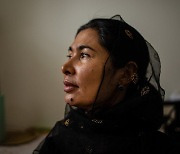 위구르족 수용소의 비극.."매일밤 끌려가 성고문·폭행"