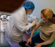 러시아 백신효력 91%..'공급대란' 유럽도 화색