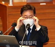 [포토]국회 대정부질문, '답변 나선 박범계 장관'