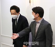 [포토]'단일화 논의 회동하는 안철수-금태섭'