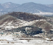 눈 덮인 북한 마을