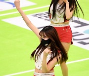 [포토] 치어리더 김한나, 긴 팔다리로 시원한 댄스