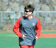 Kim Kwang-hyun rejoins the Wyverns for spring training