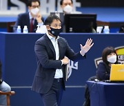 [프로배구] 최태웅 감독 "현대캐피탈, 강팀으로 발전하는 단계"