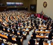 [영상]법관탄핵안 사상 첫 국회 본회의 통과.."헌법 위반 판사 재판받아야"