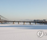 서울 한강 상류는 다시 겨울 왕국