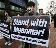 미얀마서 대학생·교수 대규모 시위