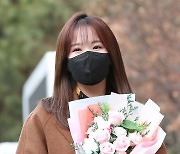 [E포토] 에이프릴 레이첼, '22살에 드디어 졸업'