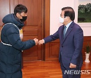 송경동 시인, 국회서 단식 농성.."김진숙 복직 때까지"
