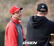 김광현,'르위키와 벌써 친해졌어요' [사진]