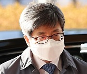 '녹취 논란'에 김종인 "김명수 대법원장, 법복만 걸친 정치꾼.. 개탄스럽다"