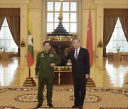 미얀마군 쿠데타 전 중·러와 접촉, 우연의 일치?..SNS서 비판 확산
