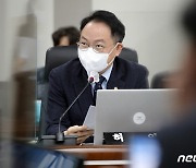 민주당 "밤 10시 영업 제한 완화 조치, 고민의 산물"