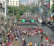 미얀마 군정, 대규모 쿠데타 항의 시위에 인터넷 2차 차단