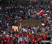텔레노르 "미얀마 인터넷망 복구"..이틀째 반쿠데타 시위