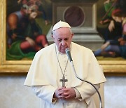 프란치스코 교황, 세계주교대의원회 고위직에 처음으로 여성 임명