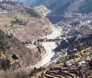 히말라야 빙하 인도 댐 강타..150명 실종·사망 우려