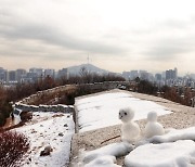 [포토친구] 눈사람 멋진 인왕산 성곽길