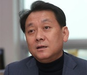 "매주 신속PCR 검사하면 학교·기업 문 열 수 있어"