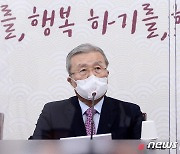 김종인 "사법부 독립 처참히 농락..김명수, 사퇴가 죄 더는 길"