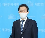 우상호 '박원순 계승' 파문..피해자 "가슴 짓누르는 폭력"