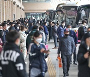 '나 하나쯤이야' 고향가는 사람들..설 연휴, 방역 구멍 뚫리나