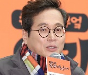 '기본소득 논쟁 가열'..황교익, 임종석 비판하며 이재명 지원사격