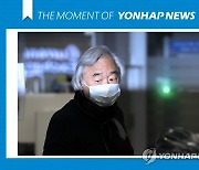 [모멘트] '윤정희 방치 논란' 속에 백건우 귀국