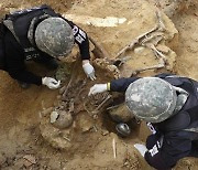 군, 내달 6·25유해발굴 재개.."유가족 시료채취 동참 절실"