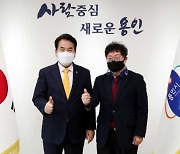 백군기 용인시장, 국내 첫 반려견 인지기능장애 치료제 신약 승인 격려