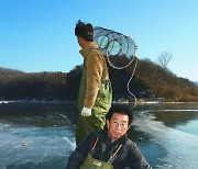 [DMZ, 희망의 사람들] 한탄강 칼바람 맞는 어부 父子 "얼른 봄이 와야 물고기가 바빠지지.."