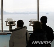 고성군, 김일성 별장 등 7곳 재개방..통일전망대 출입 인원 논의