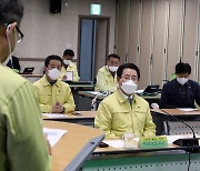 김영록 전남도지사, 신안군 선별진료소 찾아 방역상황 점검