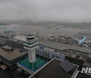 제주공항, 17일 강풍에 급변풍..항공기 운항 차질