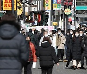 병원에 공장까지 감염 확대 .. 백신 접종 앞둔 정부 '좌불안석'