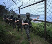 한겨울 바다 헤엄쳐 월남..軍 "경계망 뚫렸다" 인정 [종합]