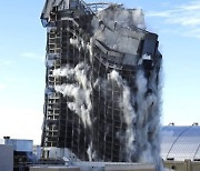 USA NEW JERSEY TRUMP HOTEL & CASINO IMPLODED