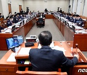 '전범기업에는 투자 못하게'..한국투자공사법, 기재소위 통과