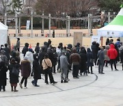 거리두기 개편..정부 "생업시설 집합금지 최소화"