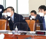 권영세 "사전투표, 하루로 줄여야"..선관위 "알 권리 부족, 공감"