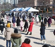 울산서 초등학교 급식종사자 5명 확진..학생·교직원 638명 검사