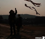 '햇살 아래에서 자유롭게'