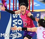 김연경 '블로킹 득점에 두팔 벌려 포효' [MK포토]