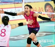 흥국생명 4연패 탈출, 환호하는 김연경.