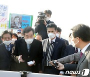 부안 해창석산 스마트팜 설립부지 현장 찾은 이낙연 대표