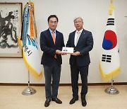 경기신보, 정장선 평택시장에 '감사패 전달'