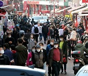 주말 봄날씨에 집콕탈출 인파.."코로나 내주 고비, 거리두기 준수를"